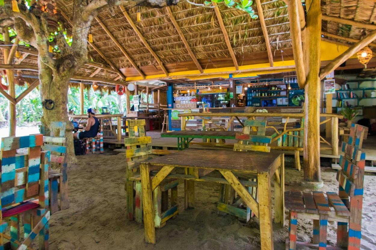 Playa 506 Beachfront Hostel Puerto Viejo de Talamanca Buitenkant foto