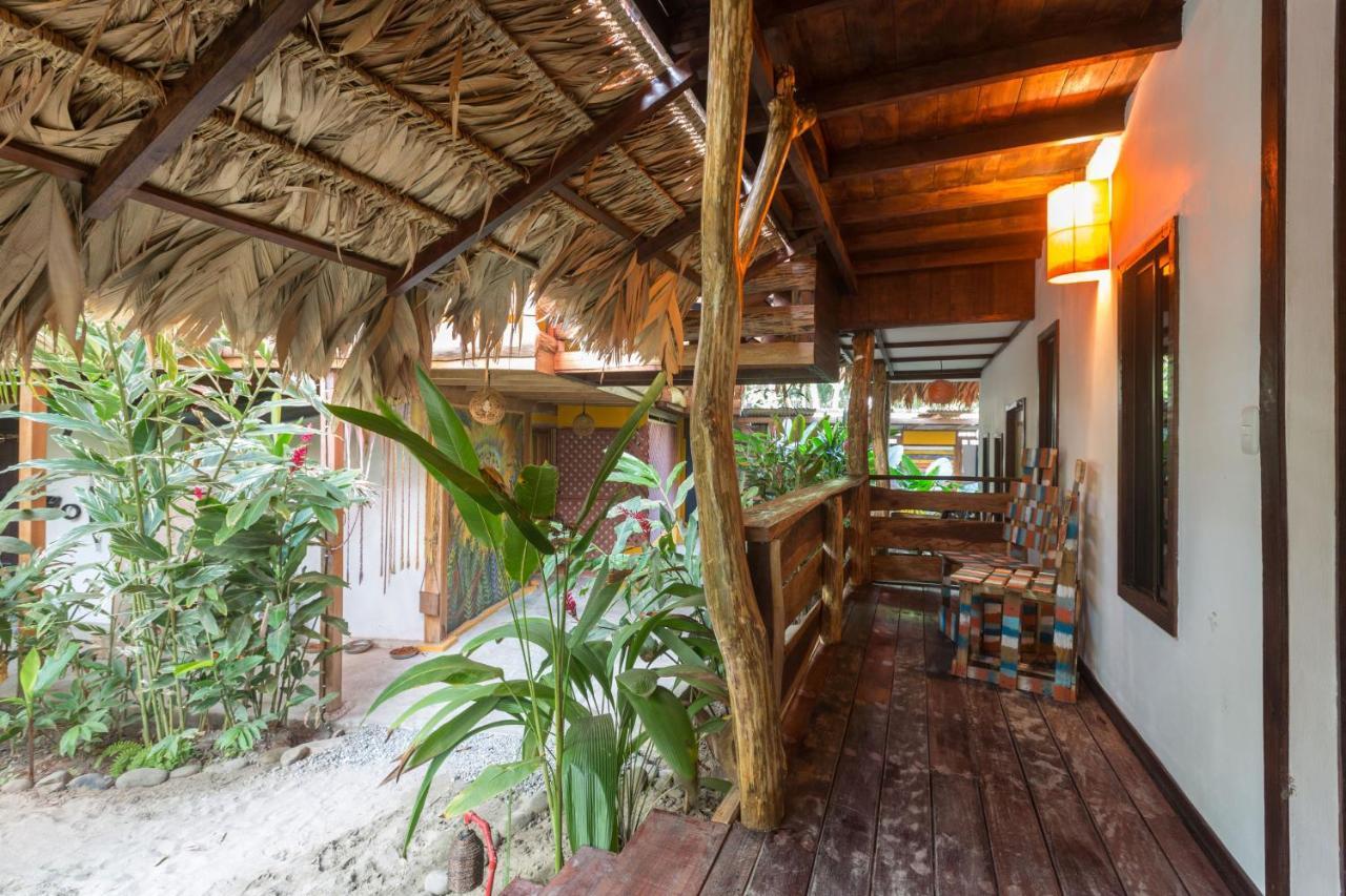 Playa 506 Beachfront Hostel Puerto Viejo de Talamanca Buitenkant foto